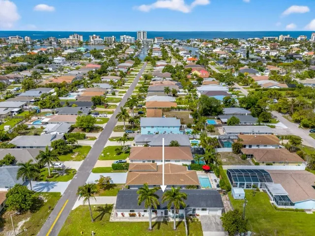 Perfect location between Vanderbilt andWiggins Pass beach with NO flooding, damageor loss of power from hurricanes in the last 5years!