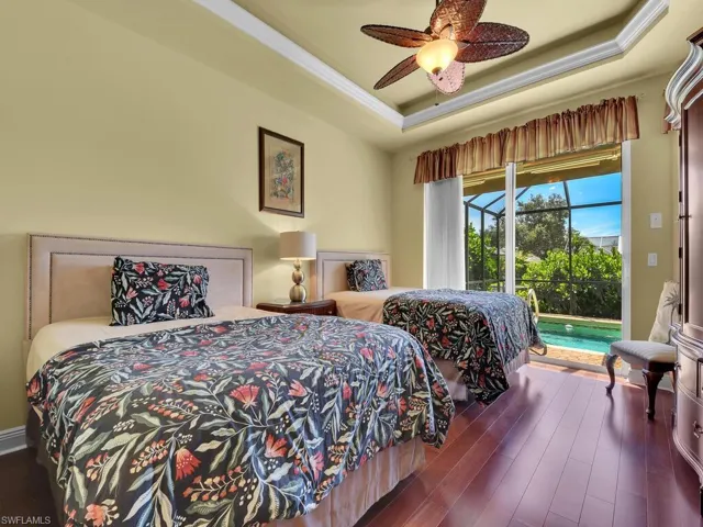 Main bedroom, 2 queen size beds with access to exterior