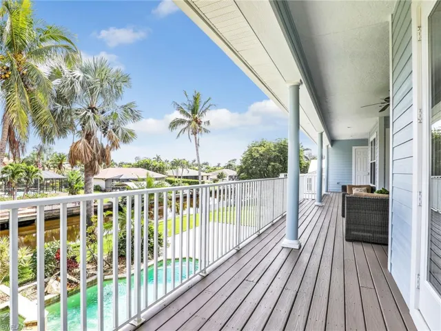 Deck with ceiling fan