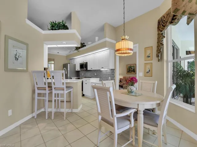 Breakfast Bar & Breakfast Nook