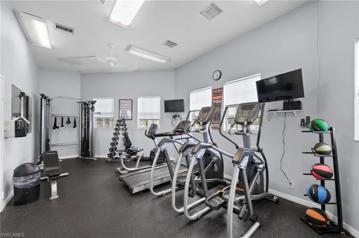 8935 Falcon Pointe Loop, Fort Myers, Florida 33912