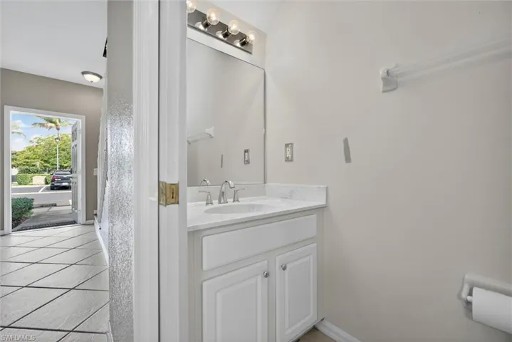 1/2 bath downstairs
