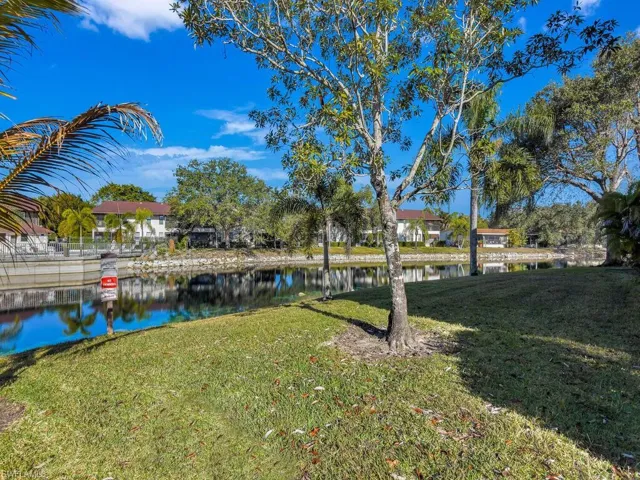 5371 Treetops Dr M103, Naples, Florida 34113