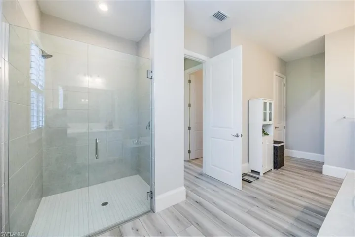 Master Bathroom w/Linen Closet and Private Water Closet