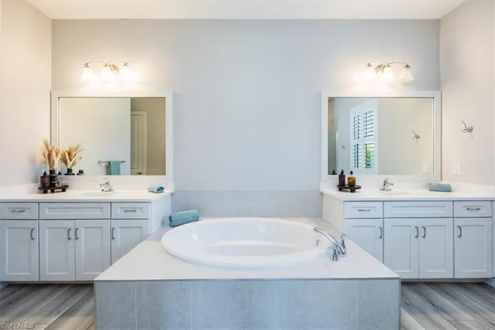 Master Bathroom w/Linen Closet and Private Water Closet