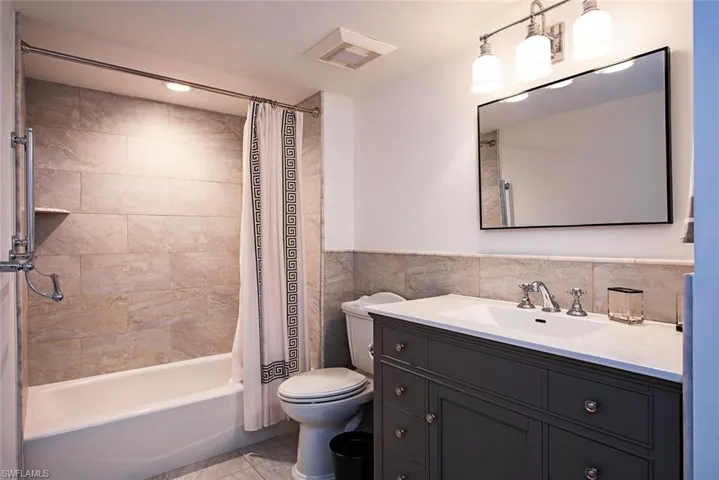6585 Nicholas Blvd 1102, Naples, Florida 34108