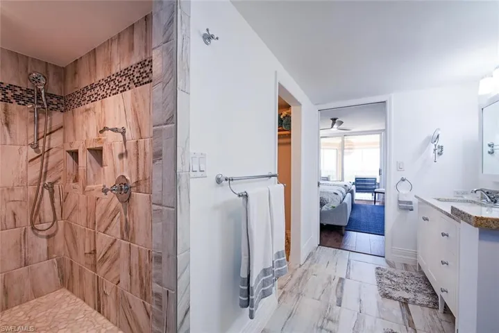 6585 Nicholas Blvd 1102, Naples, Florida 34108