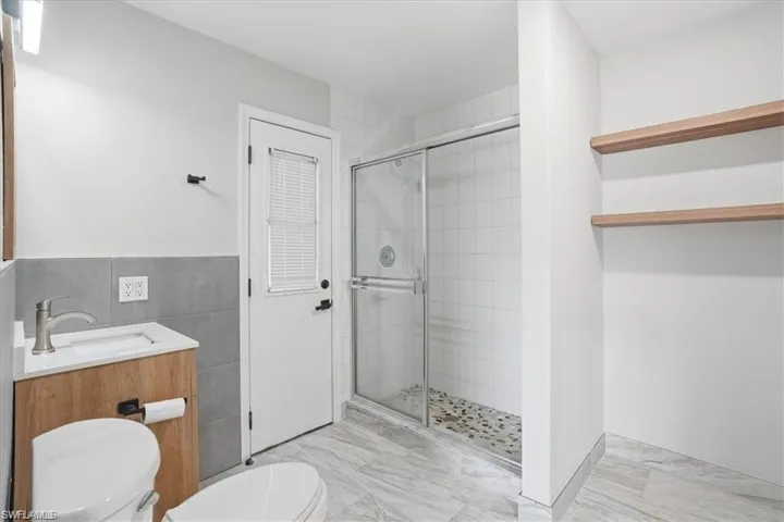 GUEST BATHROOM (3 OF 3)