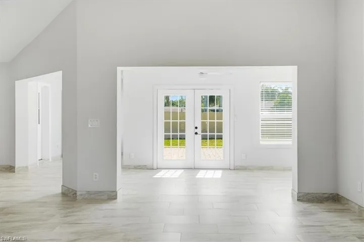 SUNROOM/FLEX AREA