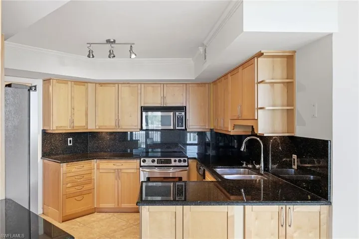 4551 Gulf Shore Blvd N 200, Naples, Florida 34103
