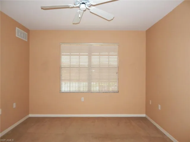 Empty room with ceiling fan