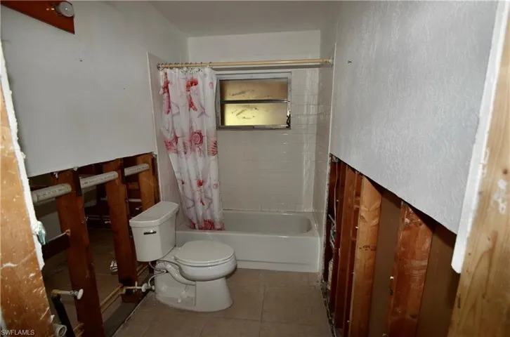 Main Bathroom.