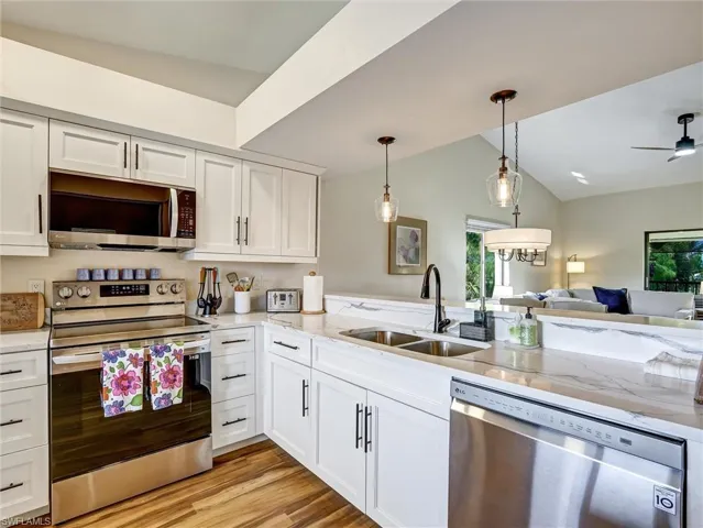 7300  Saint Ives  WAY, Naples, FL 34104
