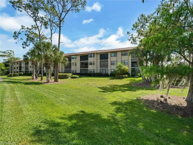 7300  Saint Ives  WAY, Naples, FL 34104