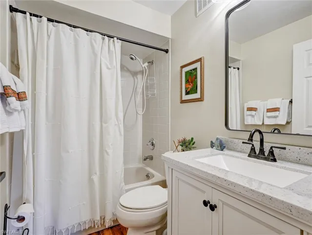 7300  Saint Ives  WAY, Naples, FL 34104