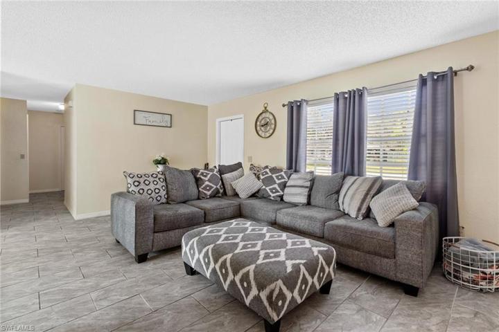 4043 E Sunflower  CIR, LABELLE, FL 33935