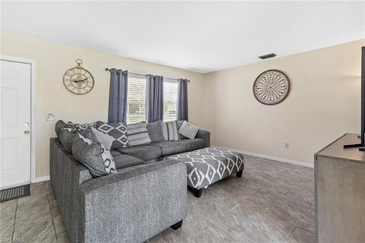 4043 E Sunflower  CIR, LABELLE, FL 33935