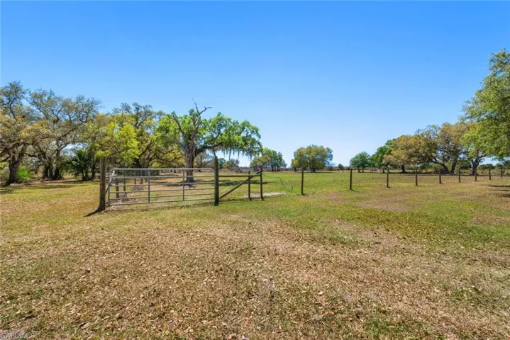 View of yard featuring a gate