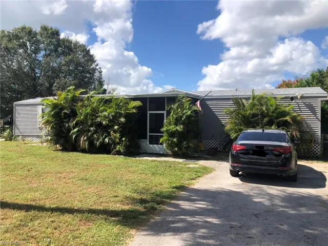 8386  Suncoast  DR, North Fort Myers, FL 33917
