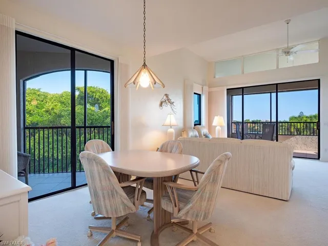 Open floor plan, great for entertaining