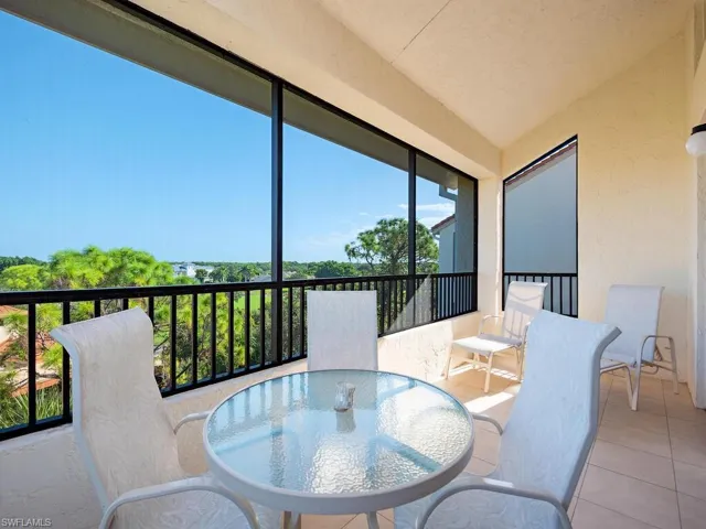 Large lanai with gorgeous views!