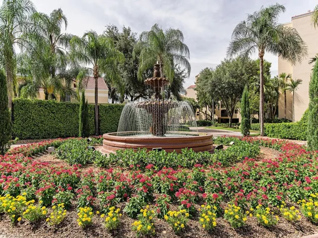 Valencia is a lovely community with lush landscaping