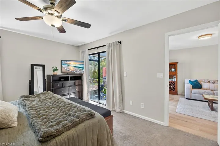 Owners suite w/ access to lanai