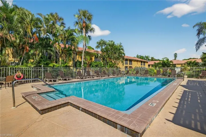 Quiet & relaxing pool