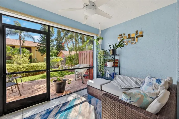 Private lanai w/ beautiful greenspace view