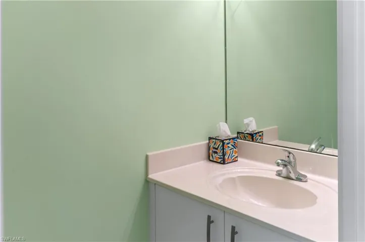 1/2 Bath