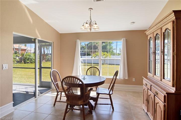Dining area with sliding glass doors lanai
