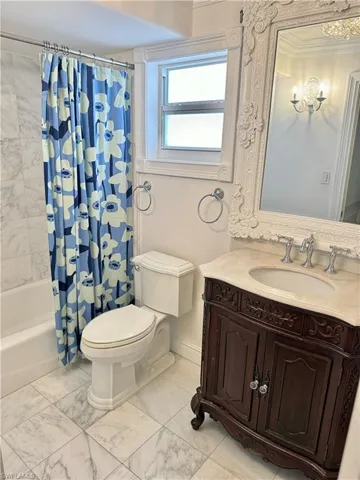 170 Turtle Lake Ct 206, Naples, Florida 34105
