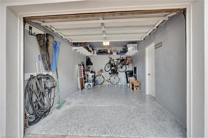 Garage wit Epoxy Floor