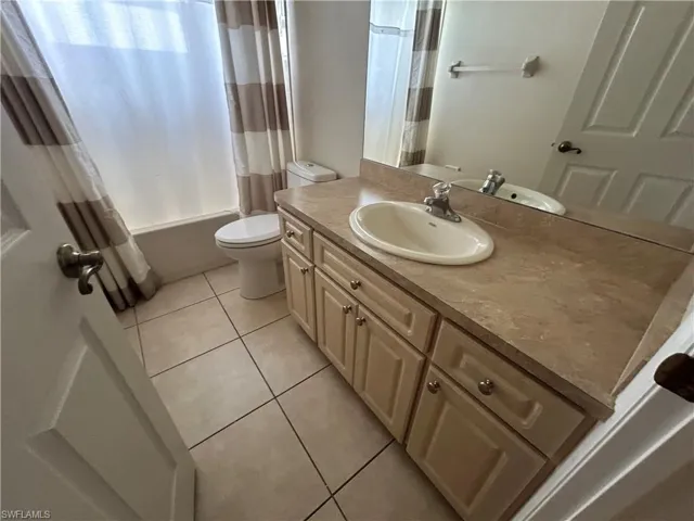 1405 Ne 5th Pl, Cape Coral, Florida 33909