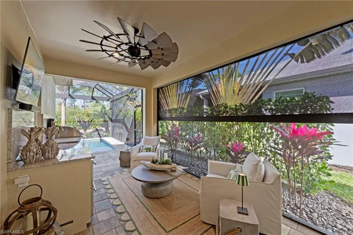 PRIVATE entertaining lanai with new ELECTRIC HURRICANE SCREEN ON REMOTE (March 2023), and new CEILING FAN (January 2022)