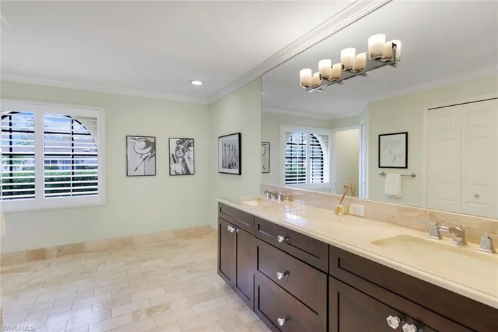 Owner's bathroom