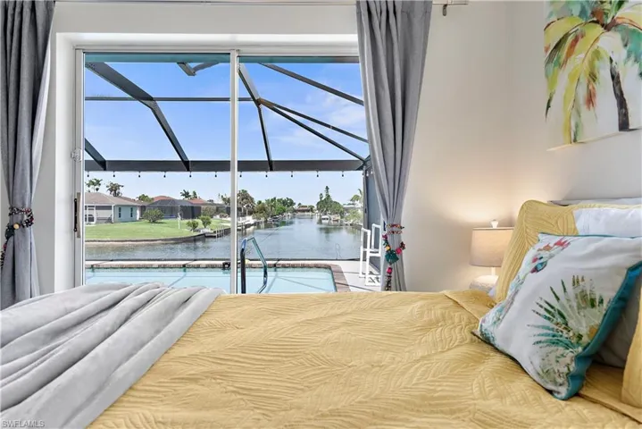 Guest bedroom 2 pool side