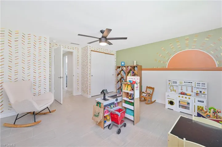 8719 Crest Ln, Fort Myers, Florida 33907