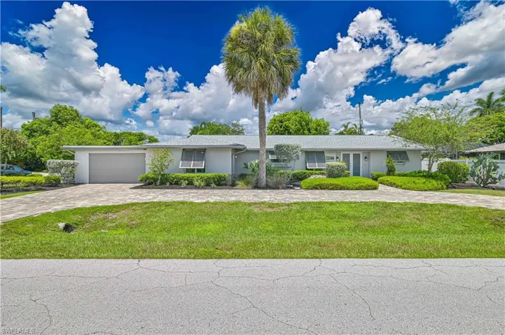 8719 Crest Ln, Fort Myers, Florida 33907