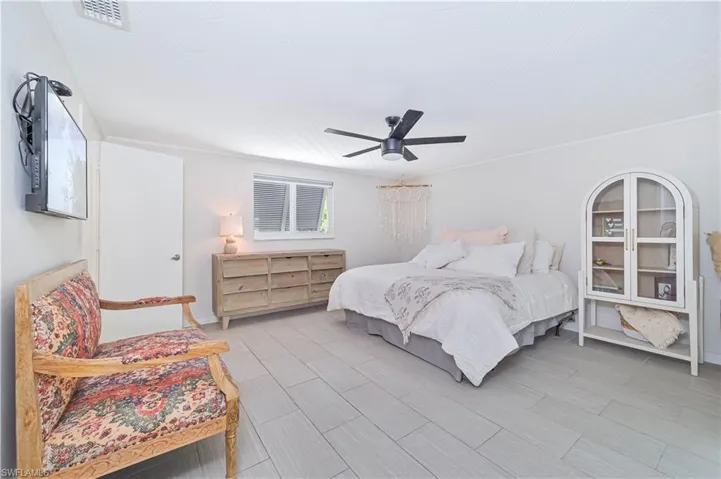 8719 Crest Ln, Fort Myers, Florida 33907