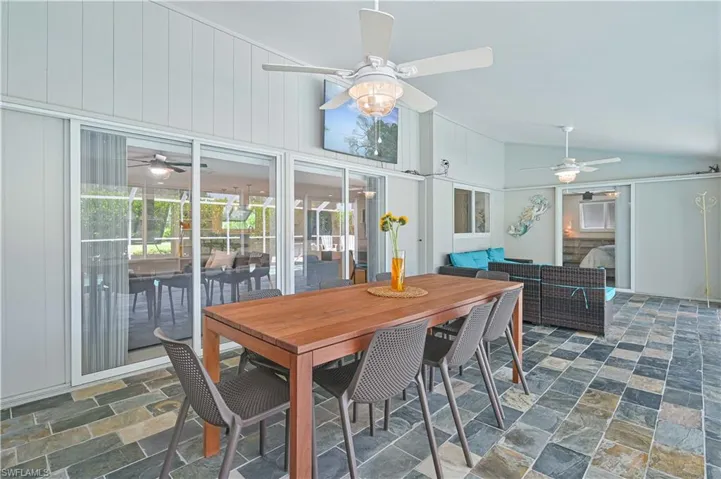 8719 Crest Ln, Fort Myers, Florida 33907