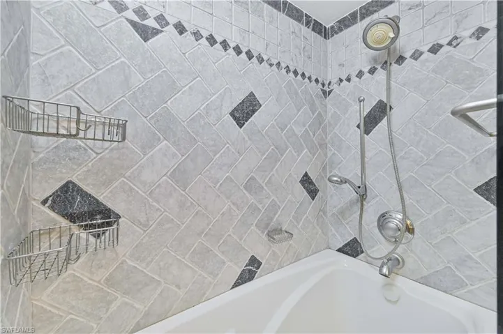 8719 Crest Ln, Fort Myers, Florida 33907
