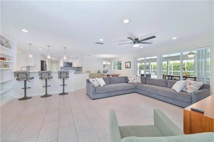 8719 Crest Ln, Fort Myers, Florida 33907
