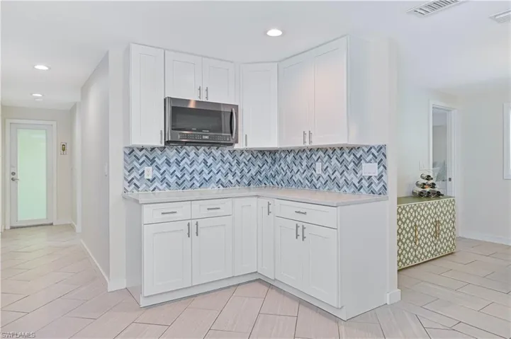 8719 Crest Ln, Fort Myers, Florida 33907