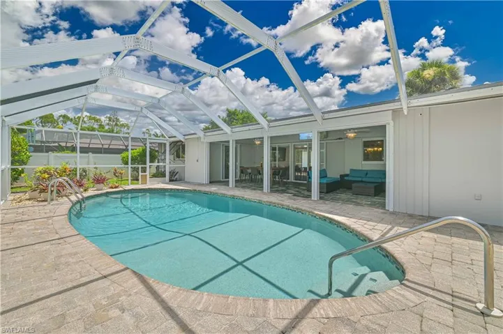 8719 Crest Ln, Fort Myers, Florida 33907