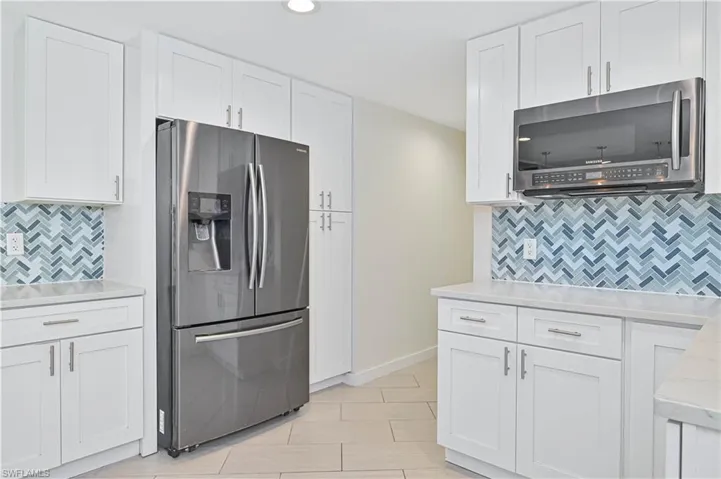 8719 Crest Ln, Fort Myers, Florida 33907
