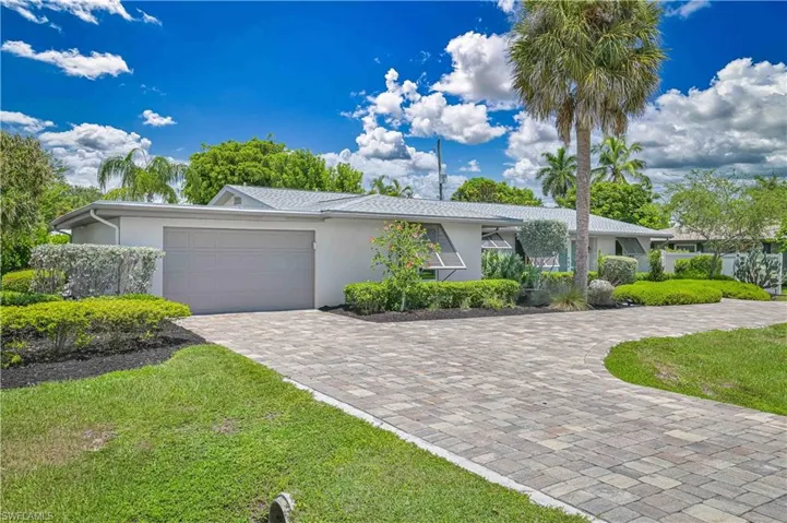 8719 Crest Ln, Fort Myers, Florida 33907