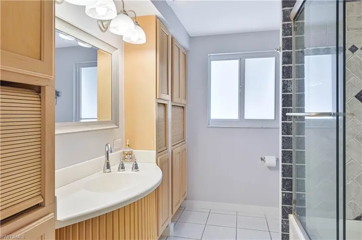 8719 Crest Ln, Fort Myers, Florida 33907