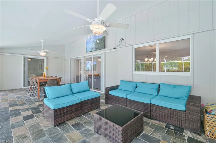 8719 Crest Ln, Fort Myers, Florida 33907