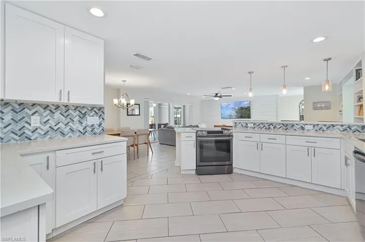 8719 Crest Ln, Fort Myers, Florida 33907